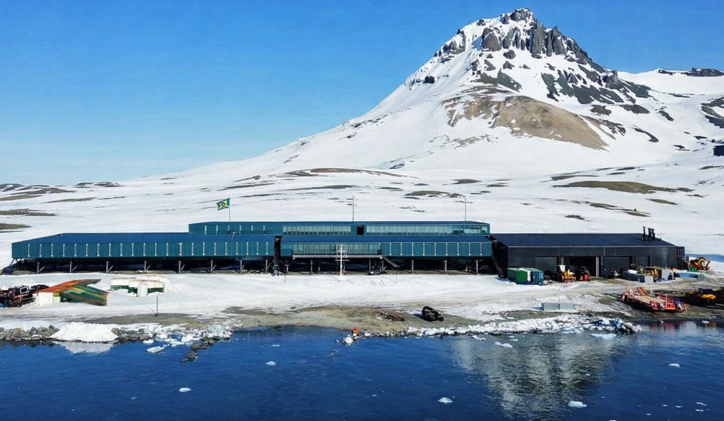 42 Anos da Estação Antártica Comandante Ferraz: História, Ciência e Presença Brasileira na Antártica